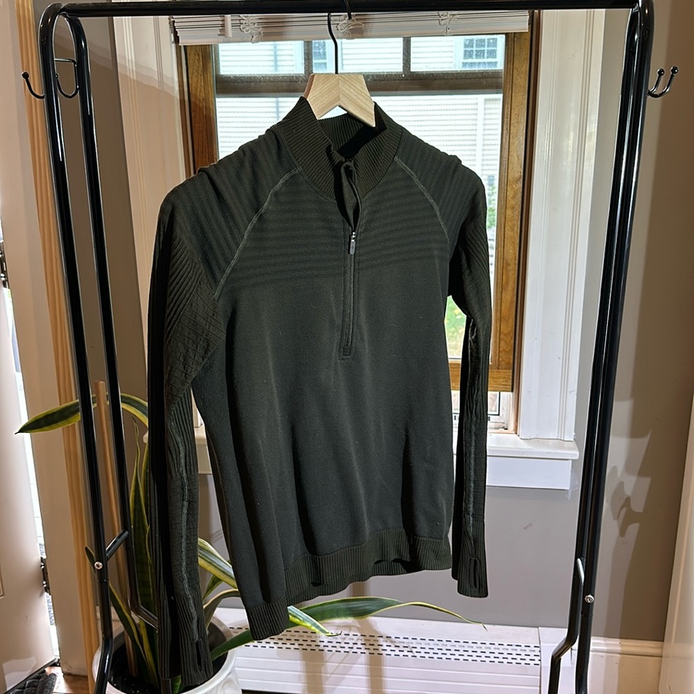 Lululemon sweater-like 1/4 zip